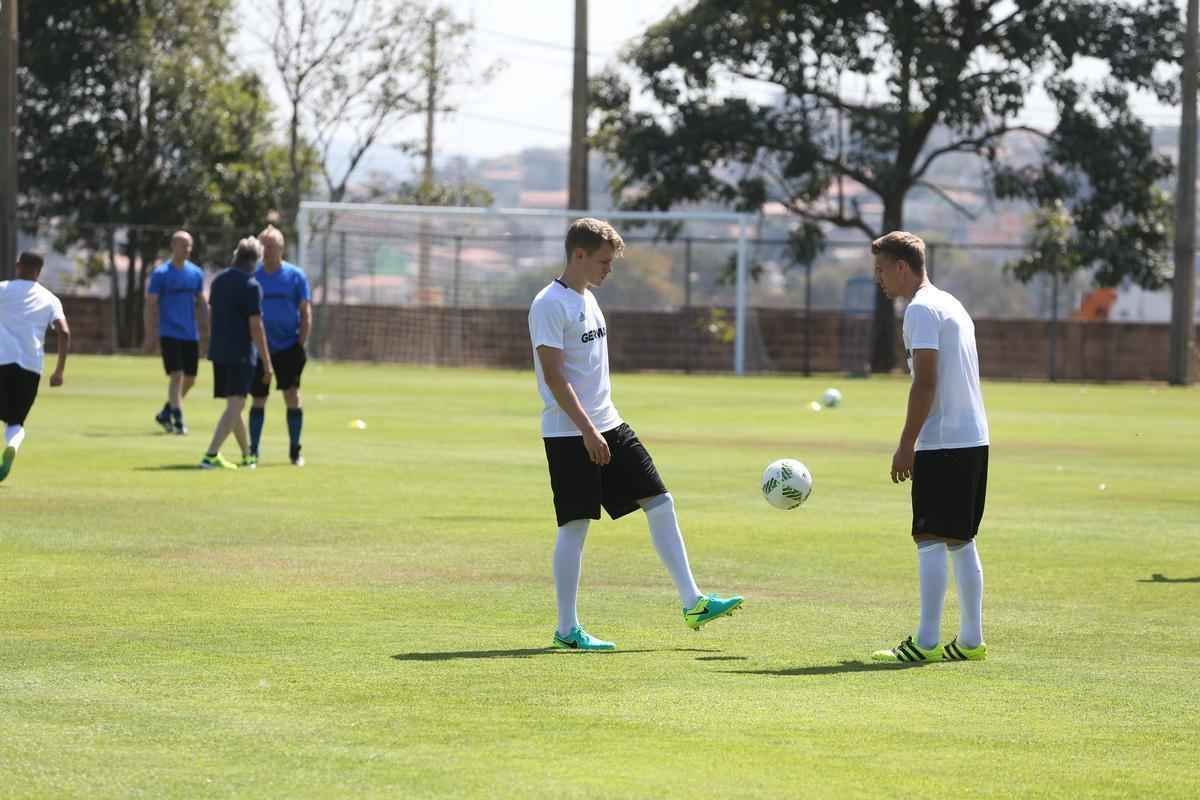 De volta a Belo Horizonte ap�s hist�rico 7 a  sobre o Brasil, Sele��o Alem� realiza treino na Toca da Raposa II