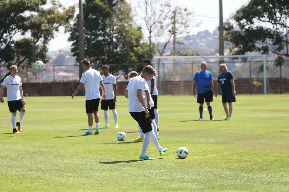 De volta a Belo Horizonte ap�s hist�rico 7 a  sobre o Brasil, Sele��o Alem� realiza treino na Toca da Raposa II