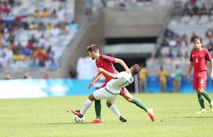 Portugal e Arglia empataram por 1 a 1 no Mineiro. Resultado fez os lusitanos avanarem s quartas de final em primeiro. Honduras passou em segundo. Surpreendentemente, Argentina est eliminada dos Jogos do Rio j na primeira fase do futebol masculino 