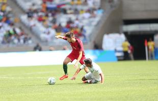 Portugal e Arglia empataram por 1 a 1 no Mineiro. Resultado fez os lusitanos avanarem s quartas de final em primeiro. Honduras passou em segundo. Surpreendentemente, Argentina est eliminada dos Jogos do Rio j na primeira fase do futebol masculino 