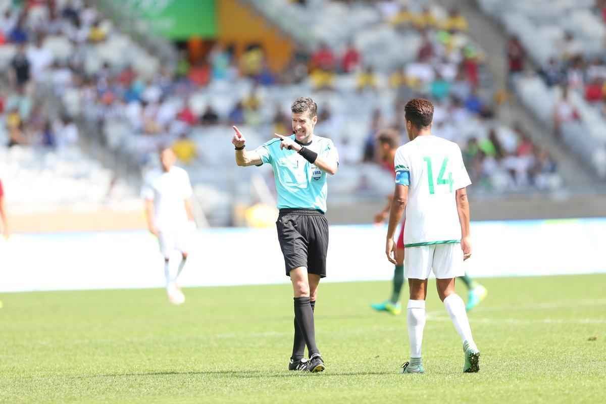 Portugal e Arglia empataram por 1 a 1 no Mineiro. Resultado fez os lusitanos avanarem s quartas de final em primeiro. Honduras passou em segundo. Surpreendentemente, Argentina est eliminada dos Jogos do Rio j na primeira fase do futebol masculino 