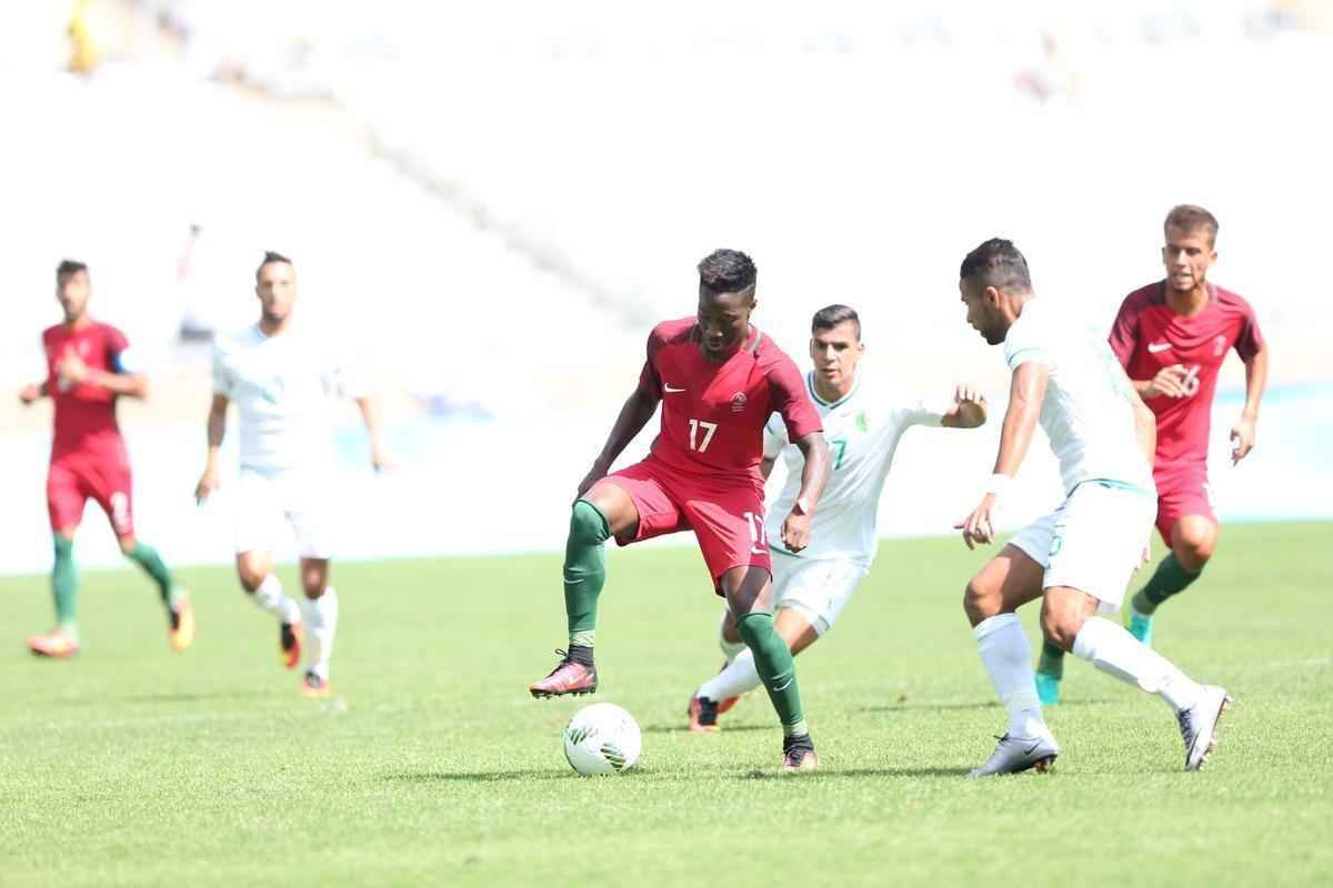 Portugal e Arglia empataram por 1 a 1 no Mineiro. Resultado fez os lusitanos avanarem s quartas de final em primeiro. Honduras passou em segundo. Surpreendentemente, Argentina est eliminada dos Jogos do Rio j na primeira fase do futebol masculino 