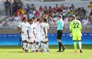 Portugal e Arglia empataram por 1 a 1 no Mineiro. Resultado fez os lusitanos avanarem s quartas de final em primeiro. Honduras passou em segundo. Surpreendentemente, Argentina est eliminada dos Jogos do Rio j na primeira fase do futebol masculino 