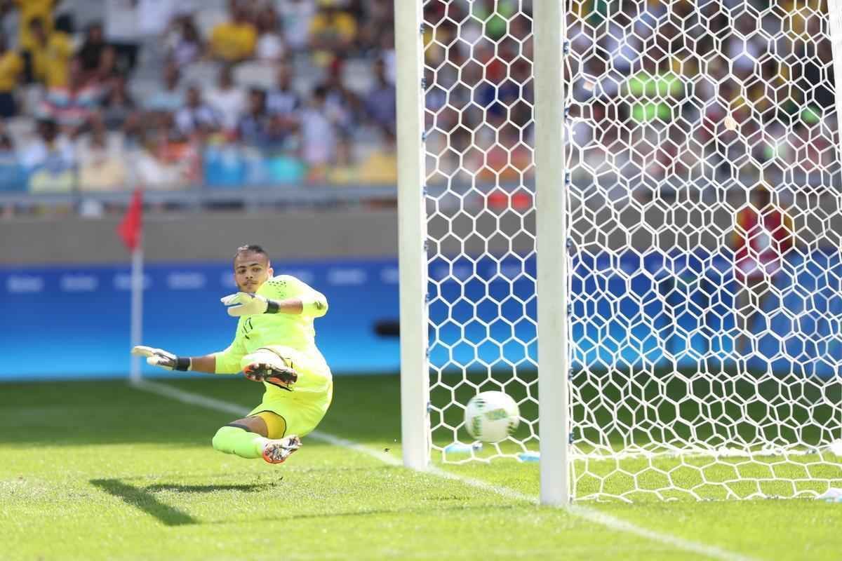 Portugal e Arglia empataram por 1 a 1 no Mineiro. Resultado fez os lusitanos avanarem s quartas de final em primeiro. Honduras passou em segundo. Surpreendentemente, Argentina est eliminada dos Jogos do Rio j na primeira fase do futebol masculino 