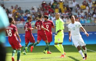 Portugal e Arglia empataram por 1 a 1 no Mineiro. Resultado fez os lusitanos avanarem s quartas de final em primeiro. Honduras passou em segundo. Surpreendentemente, Argentina est eliminada dos Jogos do Rio j na primeira fase do futebol masculino 