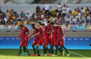 Portugal e Arglia empataram por 1 a 1 no Mineiro. Resultado fez os lusitanos avanarem s quartas de final em primeiro. Honduras passou em segundo. Surpreendentemente, Argentina est eliminada dos Jogos do Rio j na primeira fase do futebol masculino 