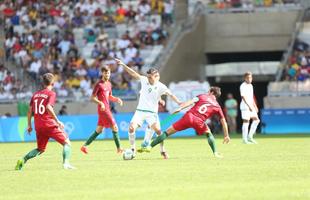 Portugal e Arglia empataram por 1 a 1 no Mineiro. Resultado fez os lusitanos avanarem s quartas de final em primeiro. Honduras passou em segundo. Surpreendentemente, Argentina est eliminada dos Jogos do Rio j na primeira fase do futebol masculino 