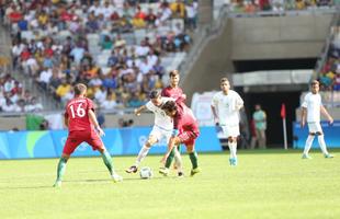 Portugal e Arglia empataram por 1 a 1 no Mineiro. Resultado fez os lusitanos avanarem s quartas de final em primeiro. Honduras passou em segundo. Surpreendentemente, Argentina est eliminada dos Jogos do Rio j na primeira fase do futebol masculino 