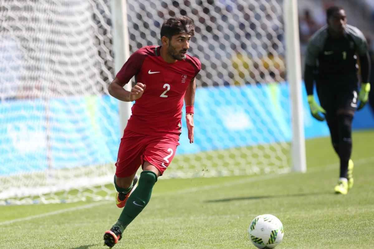 Portugal e Arglia empataram por 1 a 1 no Mineiro. Resultado fez os lusitanos avanarem s quartas de final em primeiro. Honduras passou em segundo. Surpreendentemente, Argentina est eliminada dos Jogos do Rio j na primeira fase do futebol masculino 