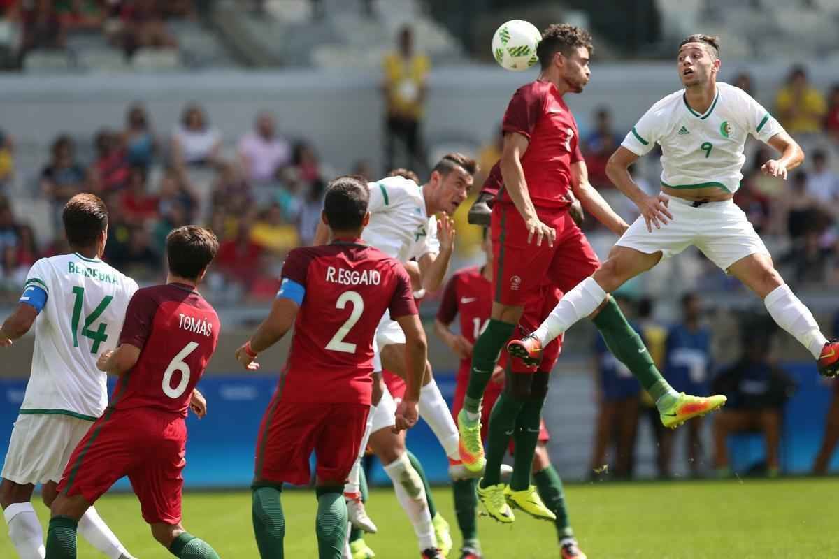 Portugal e Arglia empataram por 1 a 1 no Mineiro. Resultado fez os lusitanos avanarem s quartas de final em primeiro. Honduras passou em segundo. Surpreendentemente, Argentina est eliminada dos Jogos do Rio j na primeira fase do futebol masculino 