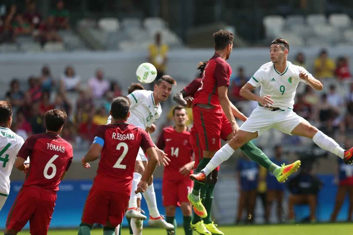 Portugal e Arglia empataram por 1 a 1 no Mineiro. Resultado fez os lusitanos avanarem s quartas de final em primeiro. Honduras passou em segundo. Surpreendentemente, Argentina est eliminada dos Jogos do Rio j na primeira fase do futebol masculino 