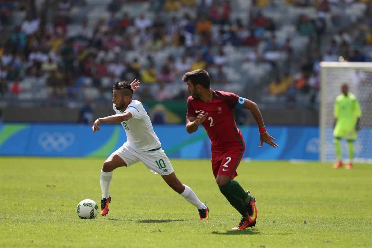 Portugal e Arglia empataram por 1 a 1 no Mineiro. Resultado fez os lusitanos avanarem s quartas de final em primeiro. Honduras passou em segundo. Surpreendentemente, Argentina est eliminada dos Jogos do Rio j na primeira fase do futebol masculino 