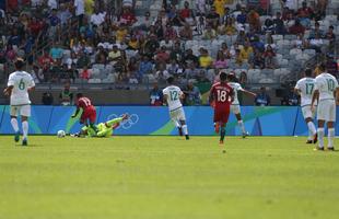 Portugal e Arglia empataram por 1 a 1 no Mineiro. Resultado fez os lusitanos avanarem s quartas de final em primeiro. Honduras passou em segundo. Surpreendentemente, Argentina est eliminada dos Jogos do Rio j na primeira fase do futebol masculino 