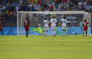 Portugal e Arglia empataram por 1 a 1 no Mineiro. Resultado fez os lusitanos avanarem s quartas de final em primeiro. Honduras passou em segundo. Surpreendentemente, Argentina est eliminada dos Jogos do Rio j na primeira fase do futebol masculino 