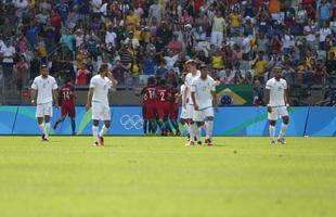 Portugal e Arglia empataram por 1 a 1 no Mineiro. Resultado fez os lusitanos avanarem s quartas de final em primeiro. Honduras passou em segundo. Surpreendentemente, Argentina est eliminada dos Jogos do Rio j na primeira fase do futebol masculino 