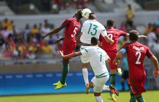 Portugal e Arglia empataram por 1 a 1 no Mineiro. Resultado fez os lusitanos avanarem s quartas de final em primeiro. Honduras passou em segundo. Surpreendentemente, Argentina est eliminada dos Jogos do Rio j na primeira fase do futebol masculino 