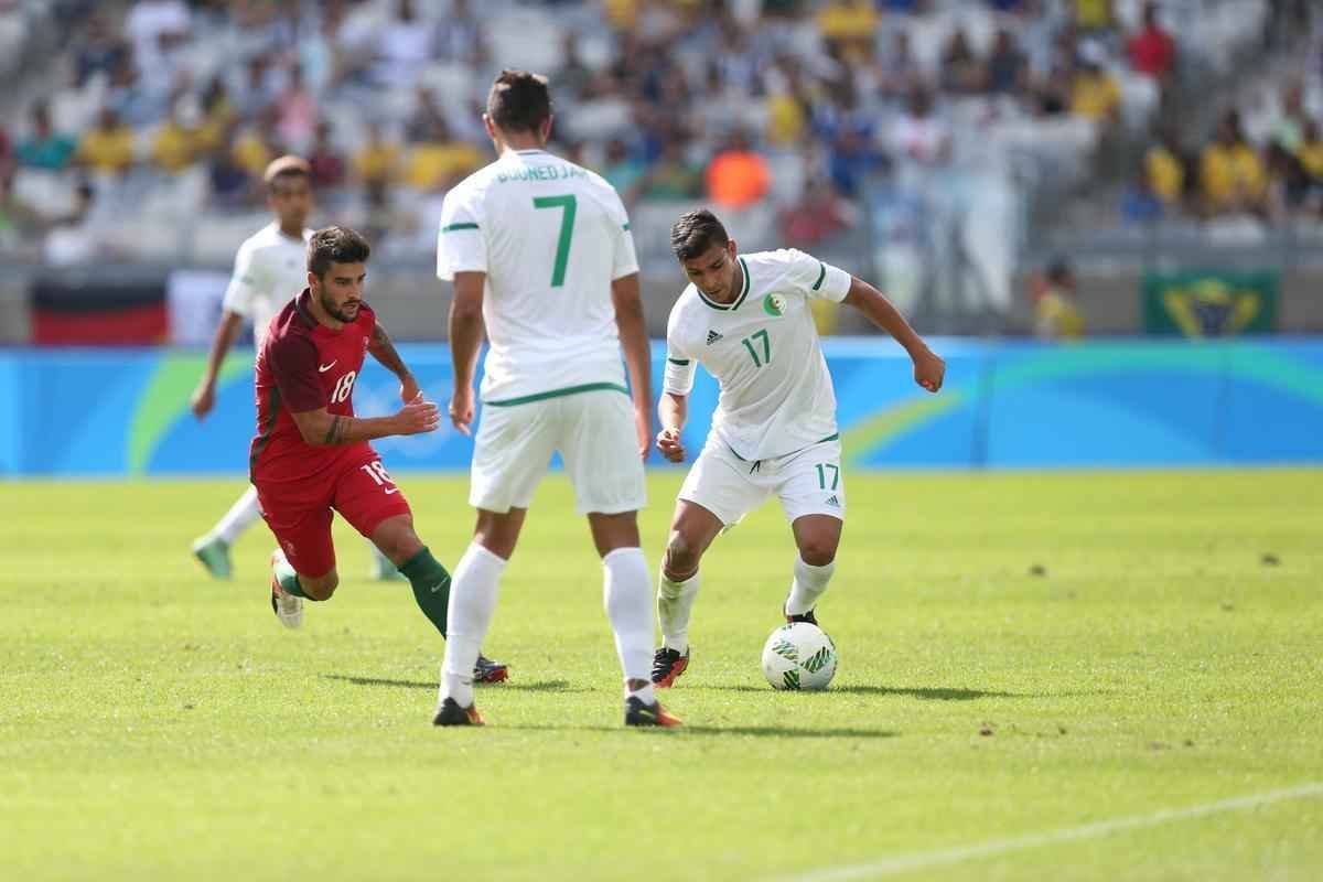 Portugal e Arglia empataram por 1 a 1 no Mineiro. Resultado fez os lusitanos avanarem s quartas de final em primeiro. Honduras passou em segundo. Surpreendentemente, Argentina est eliminada dos Jogos do Rio j na primeira fase do futebol masculino 