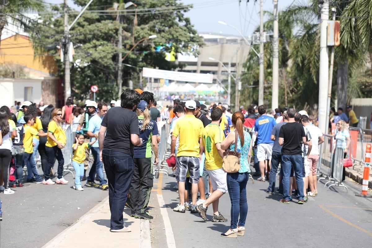 Mineir�o ficou colorido nesta quarta-feira com camisas de clubes e sele��es em duelo da Olimp�ada
