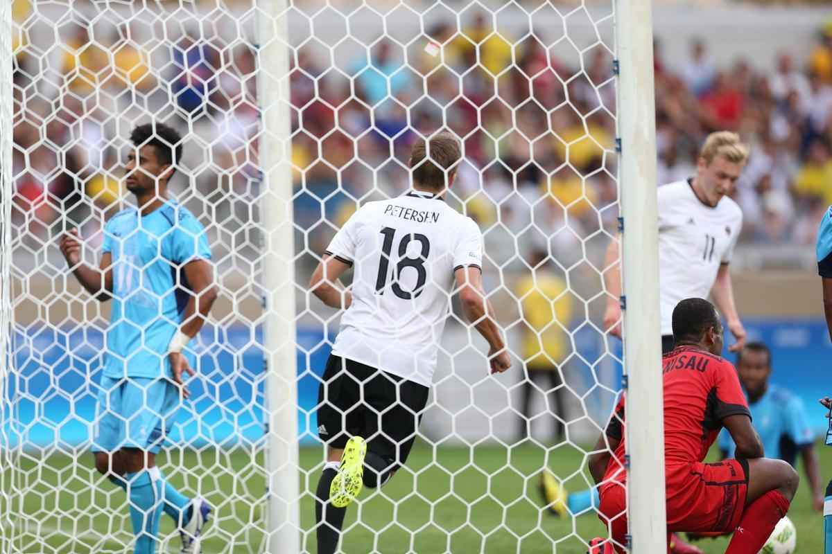 Alemanha abriu 6 a 0 sobre Fiji logo no primeiro tempo do duelo realizado no Mineiro