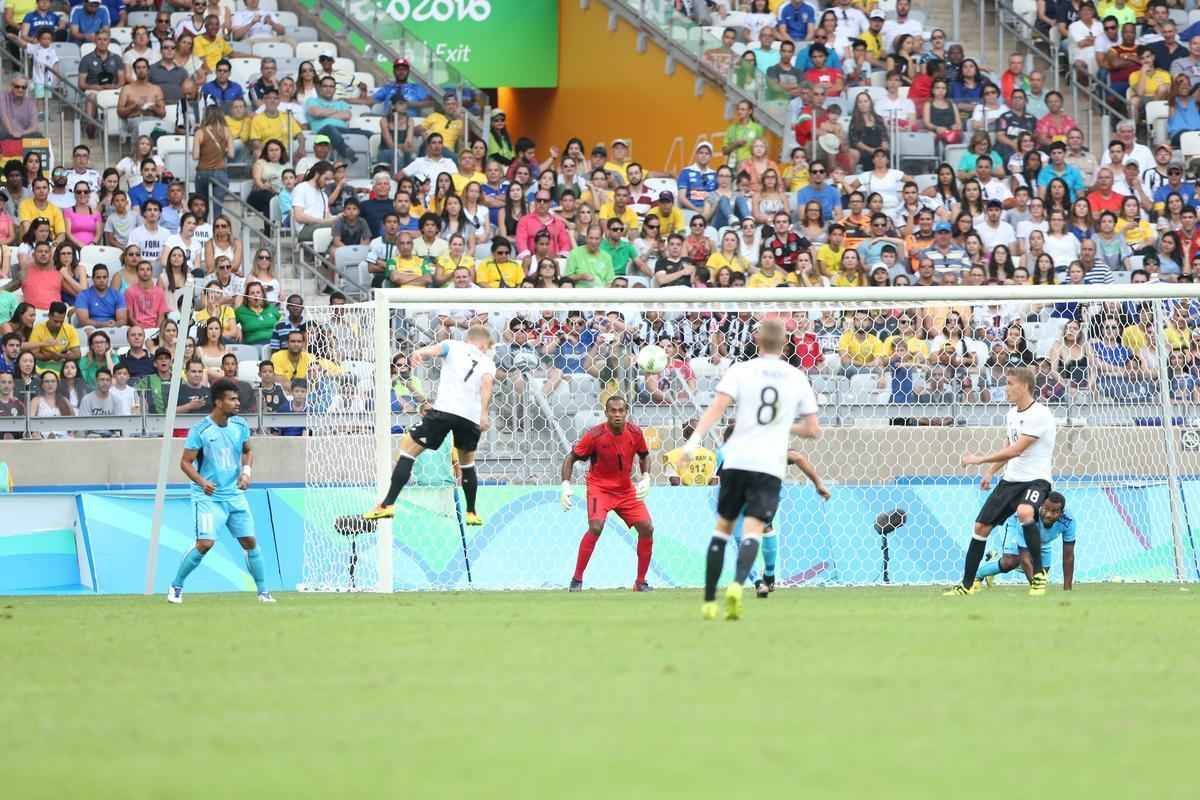 No segundo tempo, Alemanha manteve ritmo, ampliou vantagem e ainda perdeu pnalti