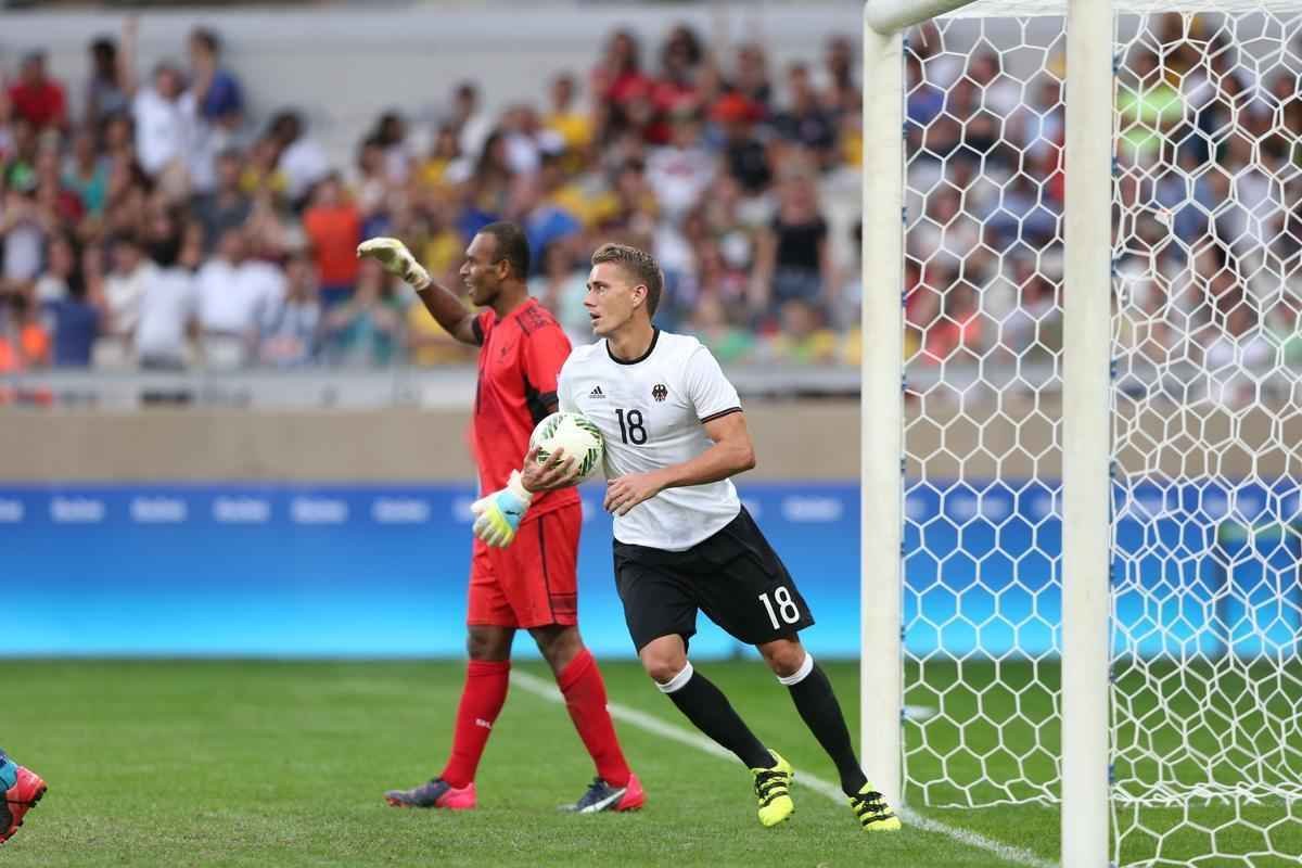 No segundo tempo, Alemanha manteve ritmo, ampliou vantagem e ainda perdeu pnalti