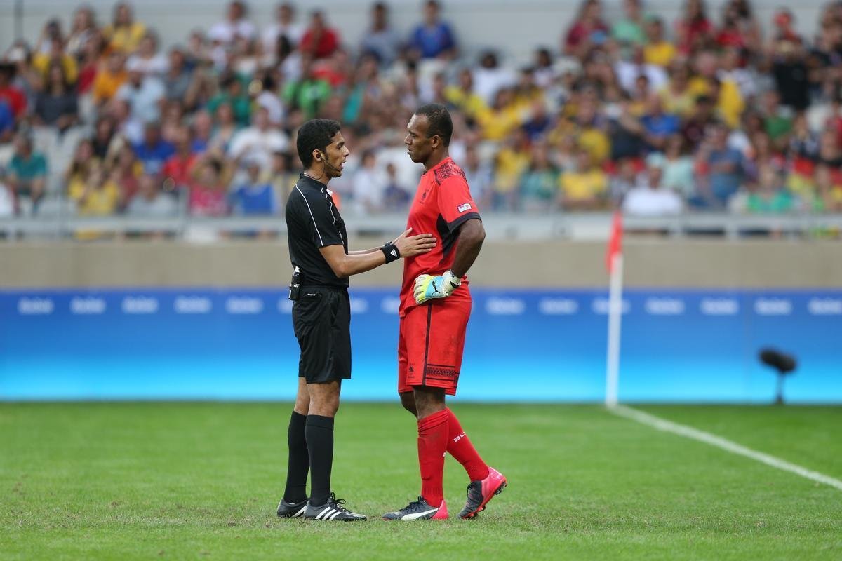 Goleiro Tamanisau ainda defendeu um pnalti alemo no segundo tempo