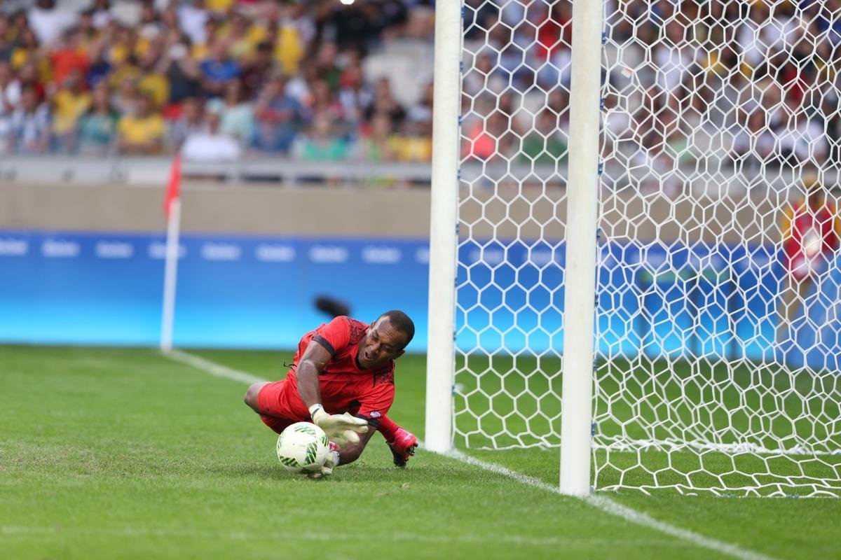 Goleiro Tamanisau ainda defendeu um pnalti alemo no segundo tempo