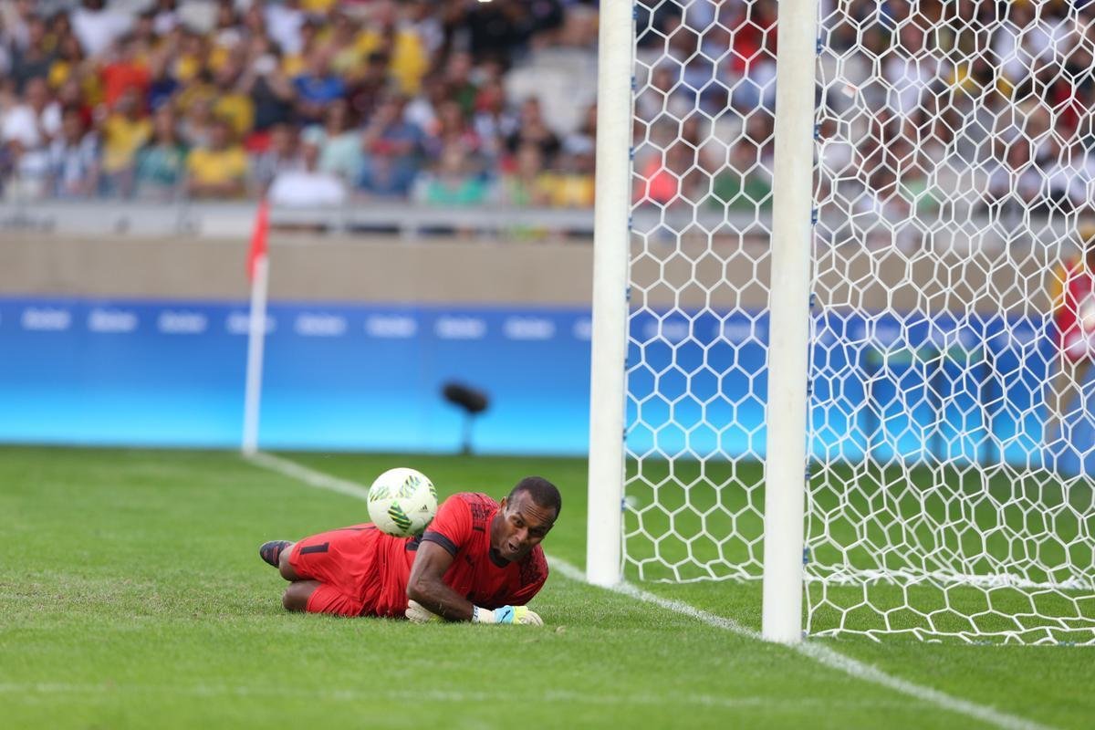 Goleiro Tamanisau ainda defendeu um pnalti alemo no segundo tempo