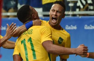 Fotos do duelo entre Brasil e Dinamarca, na Fonte Nova