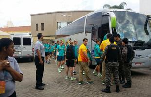 Sada de delegaes movimenta porta de hotel em Belo Horizonte