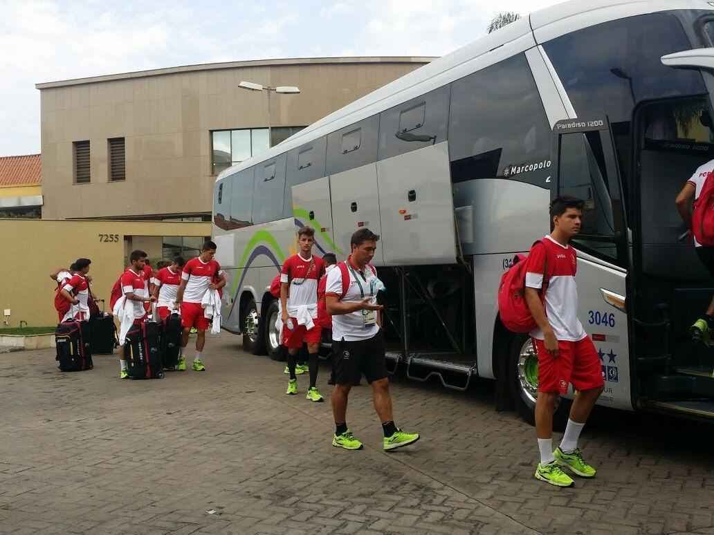 Sada de delegaes movimenta porta de hotel em Belo Horizonte