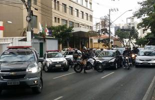 Sada de delegaes movimenta porta de hotel em Belo Horizonte