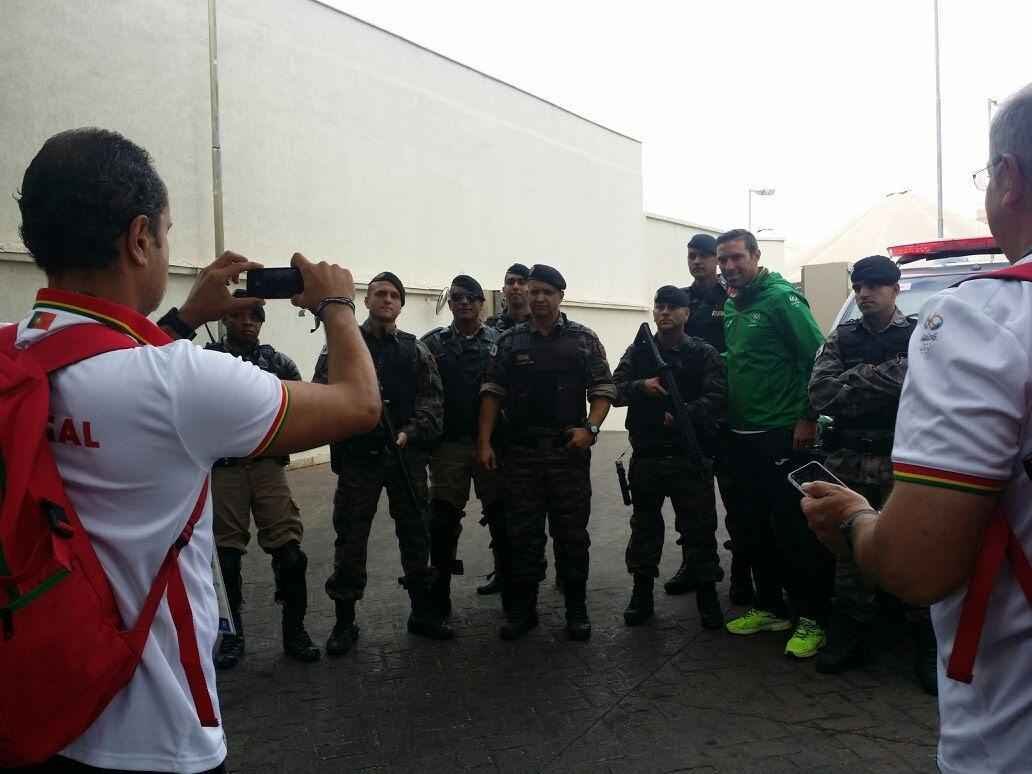 Sada de delegaes movimenta porta de hotel em Belo Horizonte