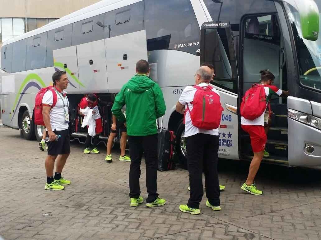 Sada de delegaes movimenta porta de hotel em Belo Horizonte