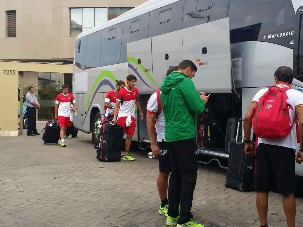 Sada de delegaes movimenta porta de hotel em Belo Horizonte