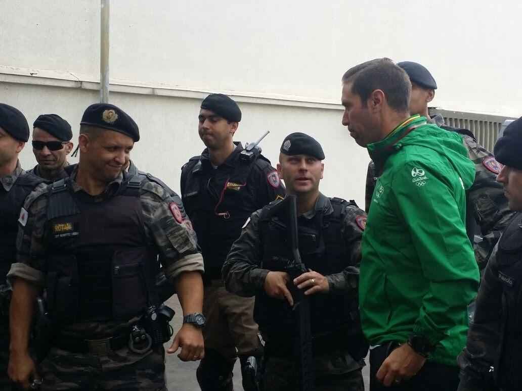 Sada de delegaes movimenta porta de hotel em Belo Horizonte