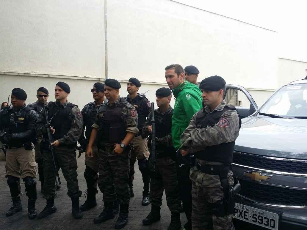 Sada de delegaes movimenta porta de hotel em Belo Horizonte