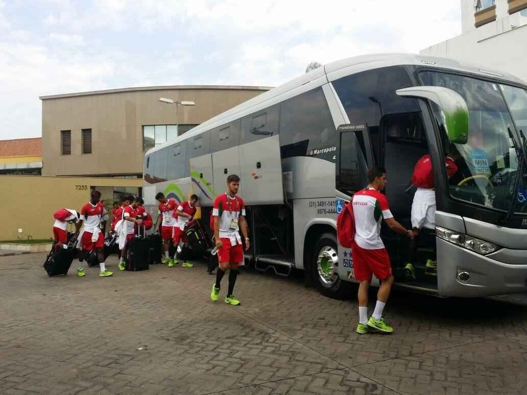 Sada de delegaes movimenta porta de hotel em Belo Horizonte