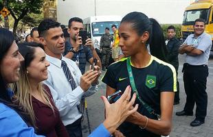 Seleo Brasileira de futebol feminino segue para o Mineiro, para fazer reconhecimento do gramado