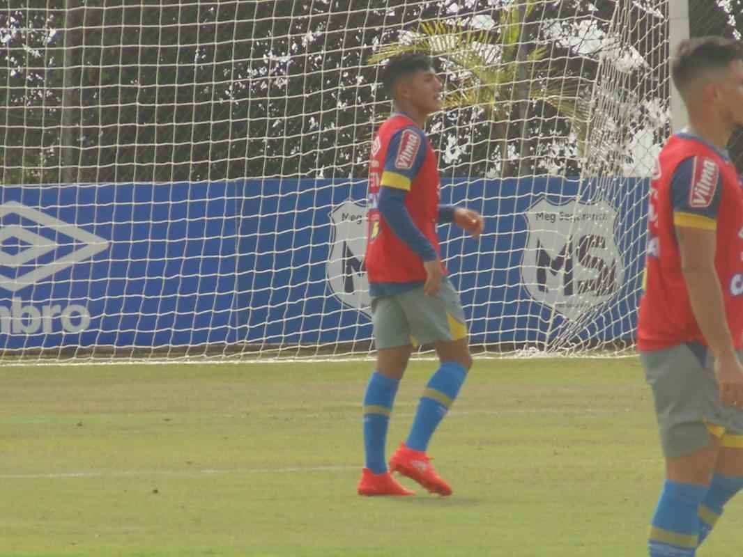 Eliminado com a Seleo Argentina na Olimpada, Lucas Romero voltou a treinar pelo Cruzeiro nesta quinta-feira (foto: Rafael Arruda/Superesportes)