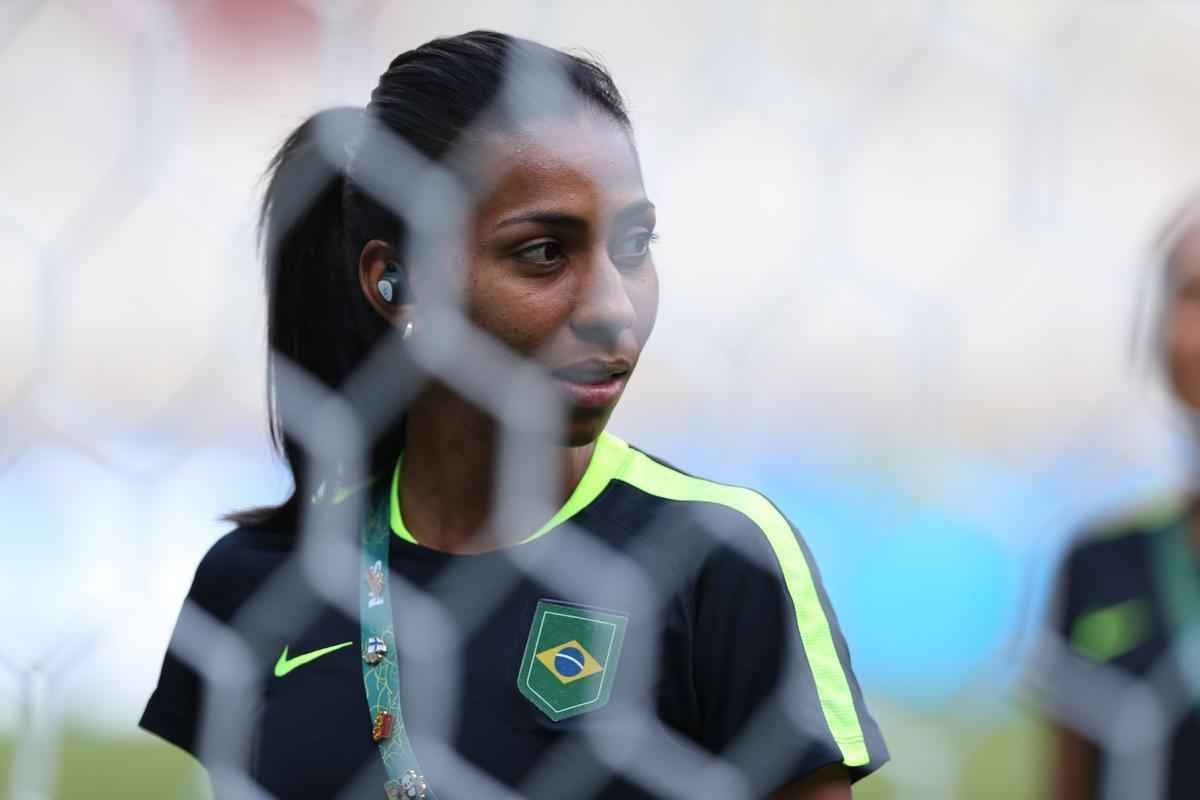 Jogadores do Brasil nunca atuaram no Mineiro e aproveitaram para tirar fotos e selfies