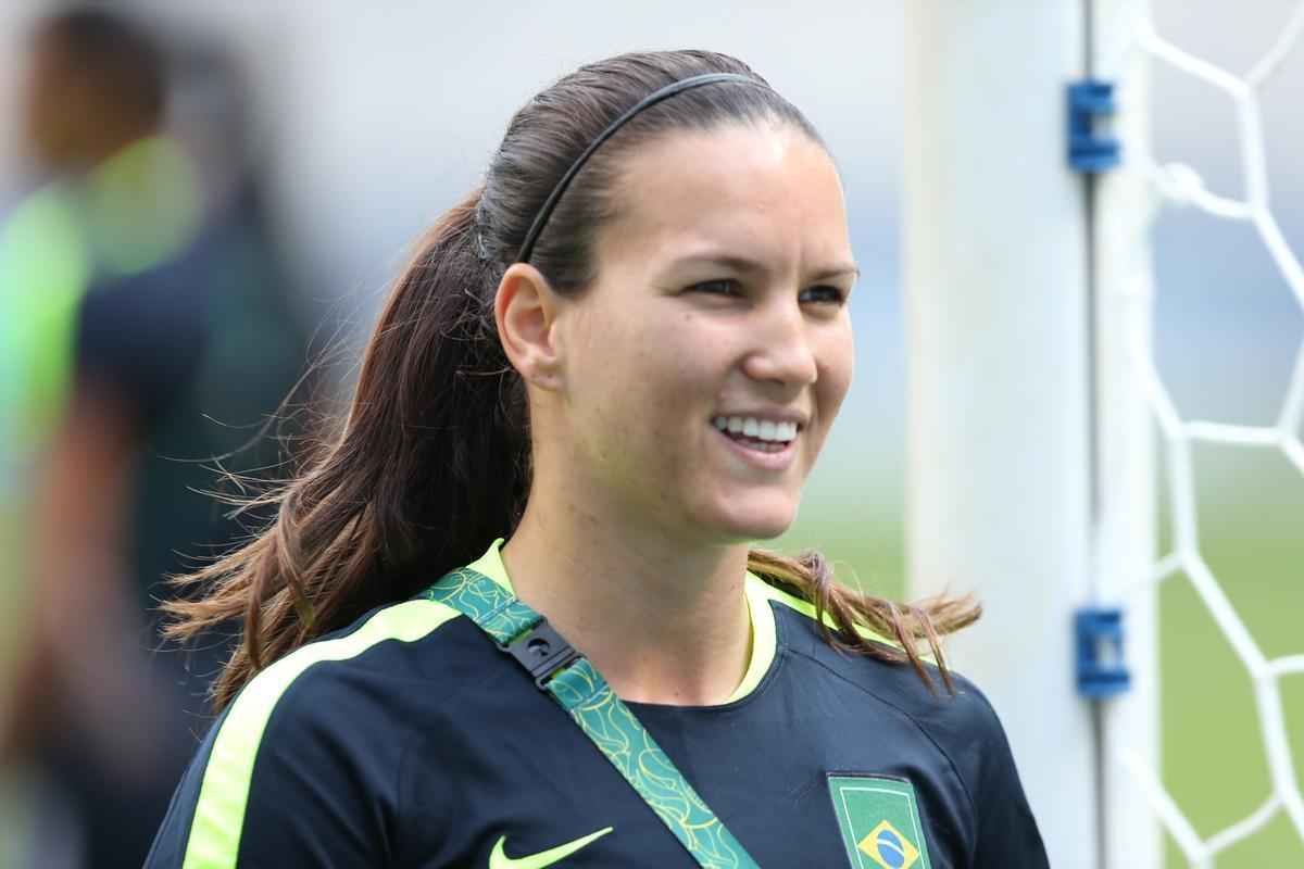 Jogadores do Brasil nunca atuaram no Mineiro e aproveitaram para tirar fotos e selfies