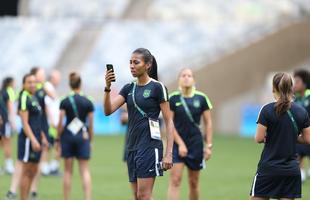 Jogadores do Brasil nunca atuaram no Mineiro e aproveitaram para tirar fotos e selfies