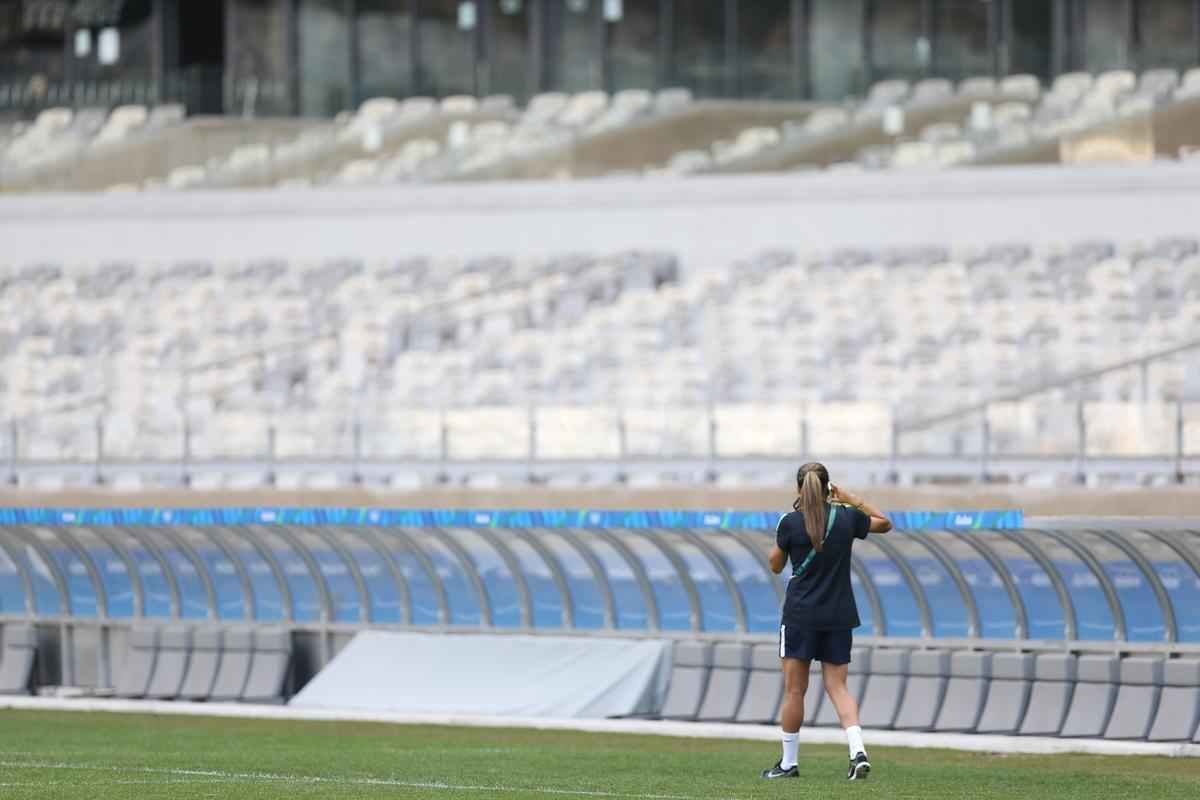 Jogadores do Brasil nunca atuaram no Mineiro e aproveitaram para tirar fotos e selfies