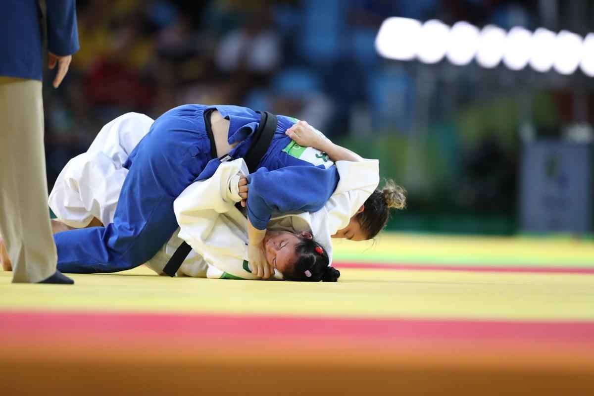 Apoiada pela torcida, judoca brasileira Mayra Aguiar derrotou Yalennis Castillo