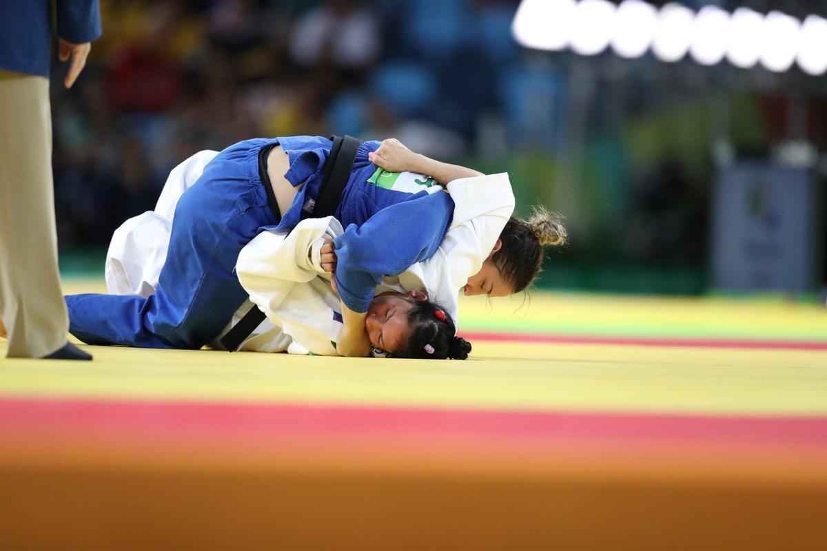 Apoiada pela torcida, judoca brasileira Mayra Aguiar derrotou Yalennis Castillo