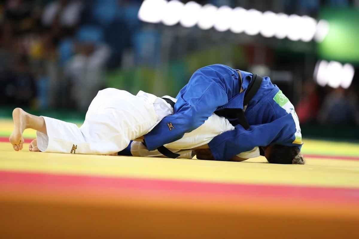 Apoiada pela torcida, judoca brasileira Mayra Aguiar derrotou Yalennis Castillo
