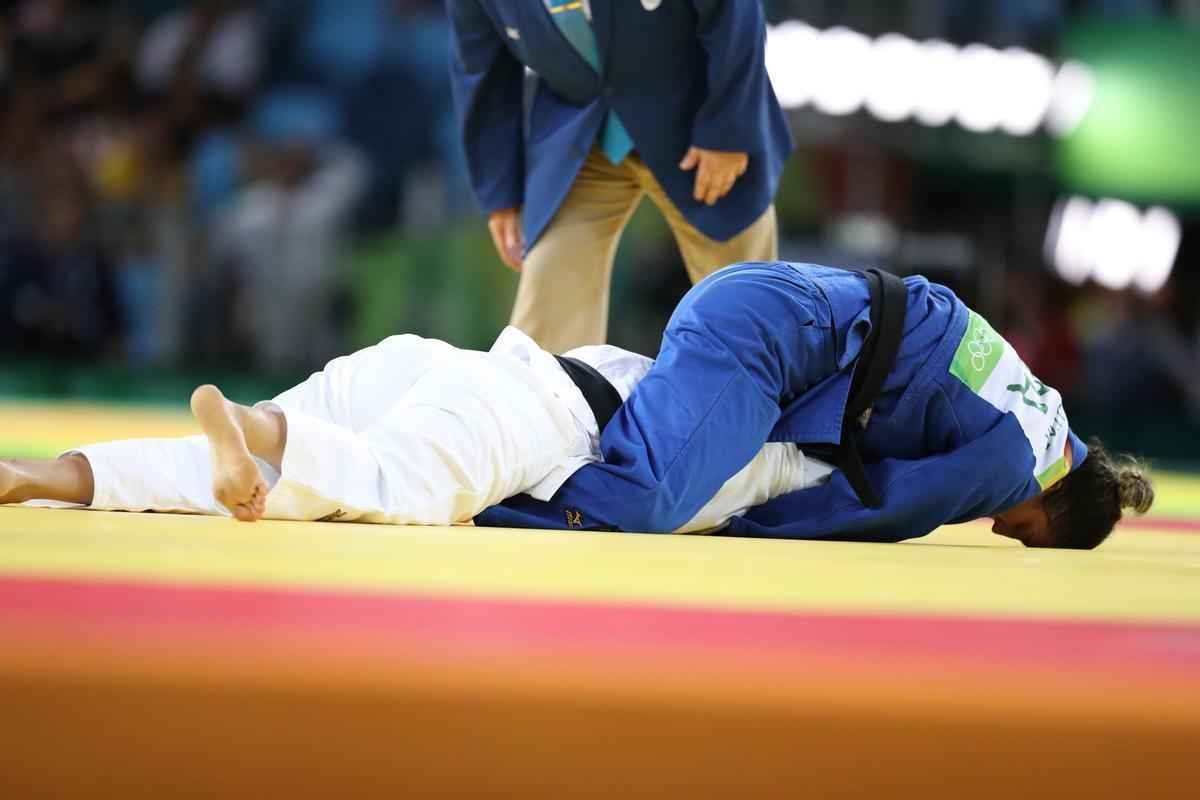 Apoiada pela torcida, judoca brasileira Mayra Aguiar derrotou Yalennis Castillo