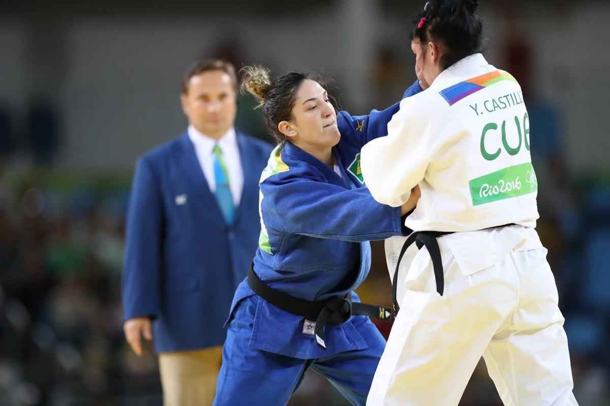 Apoiada pela torcida, judoca brasileira Mayra Aguiar derrotou Yalennis Castillo