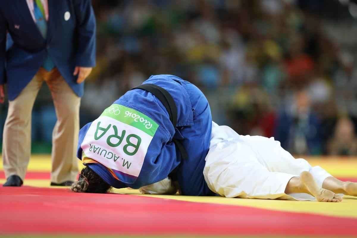 Apoiada pela torcida, judoca brasileira Mayra Aguiar derrotou Yalennis Castillo